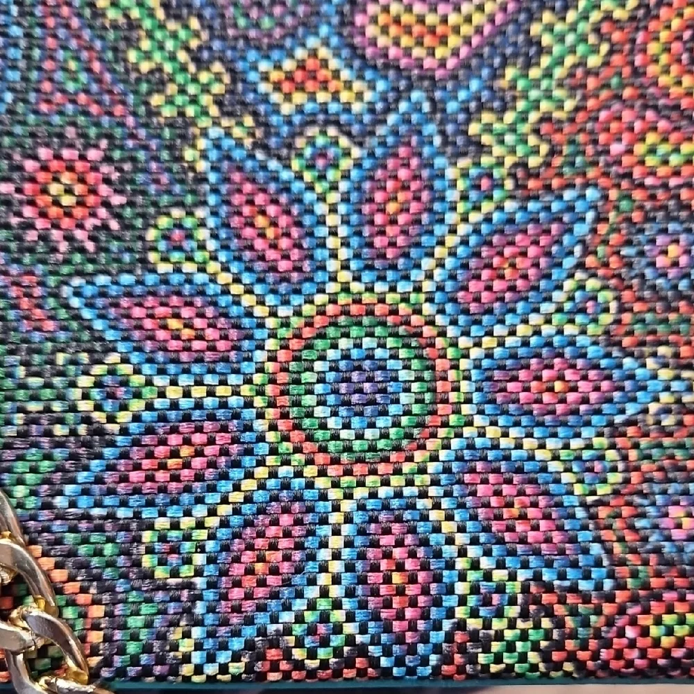 Ay Guey Women’s Vibrant Artistic Multicolor Clutch With Chain